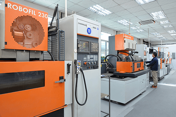 WEDM処理センター